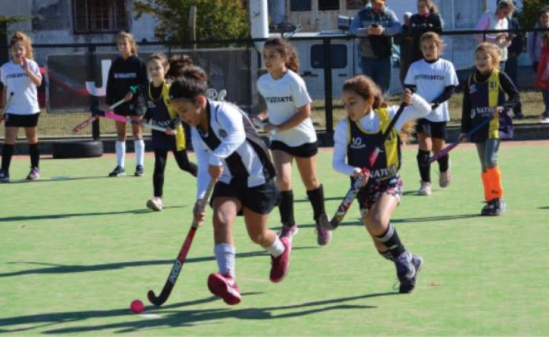 Estudiantes fue sede del encuentro de hockey infantil